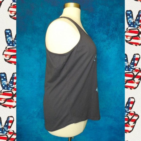 Lyrix Everyday People Patriotic Peace Sign Tank - Picture 6 of 8